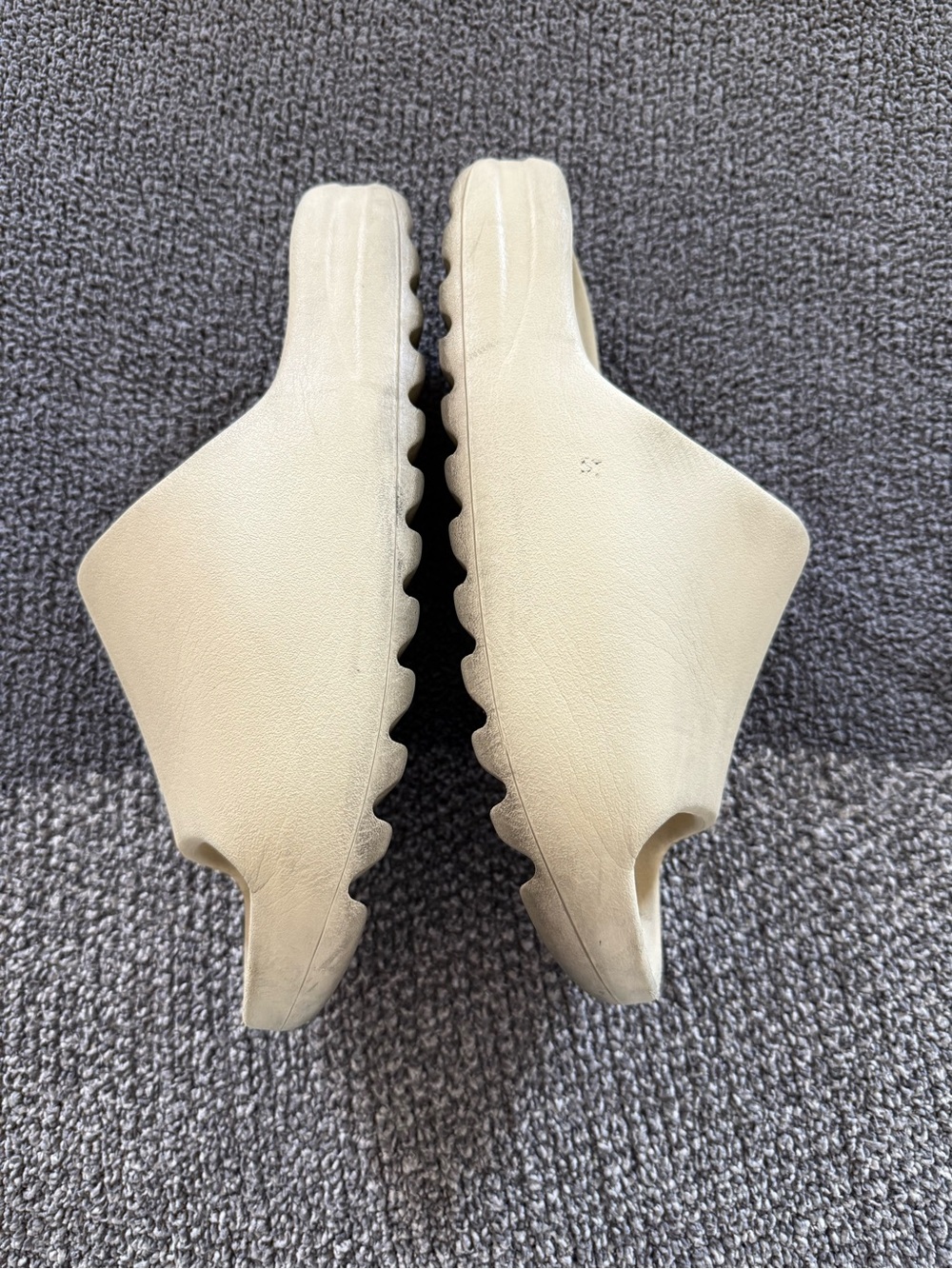 Adidas Yeezy Slides (2022) - Bone - Picture 8 of 11